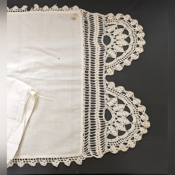 Assorted Vintage Linens - Picture 3 of 8